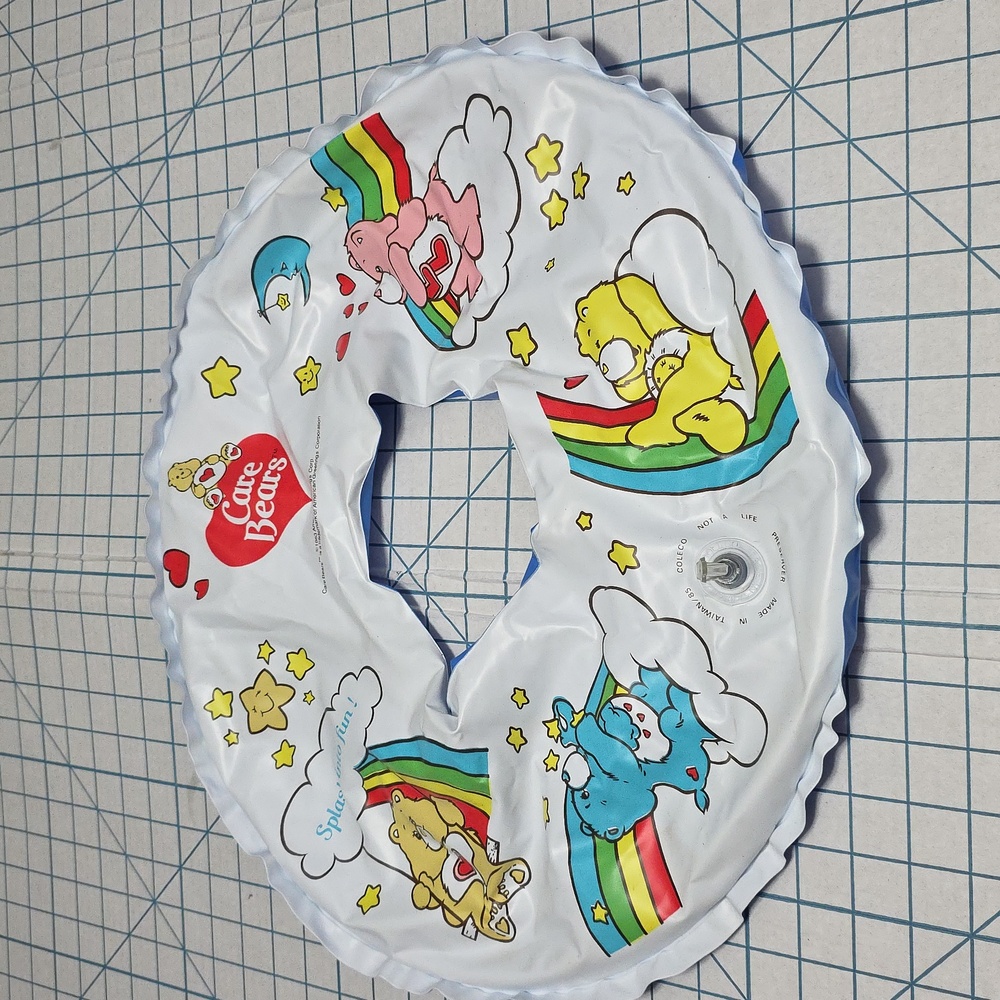 Care Bears 19" Pool Float, 1985 Vintage‎